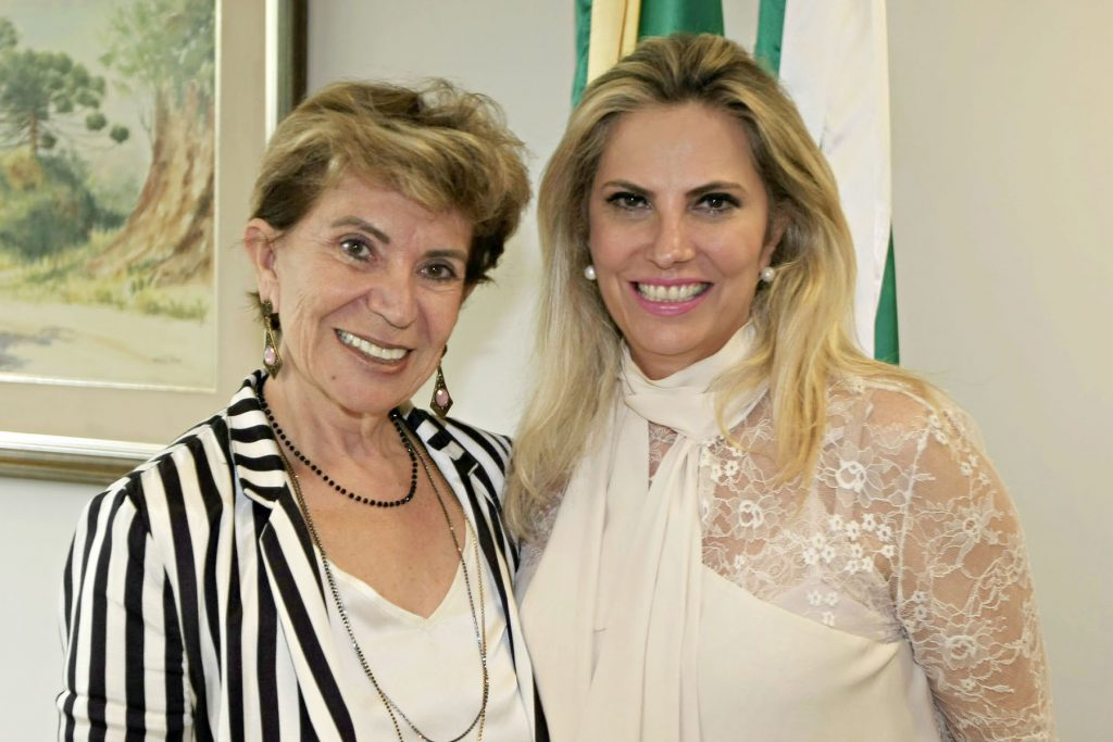 Cida convida Elizabeth para se filiar ao PP