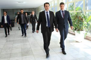 Racha no PSD vira guerra com Ratinho Junior disputando o Senado