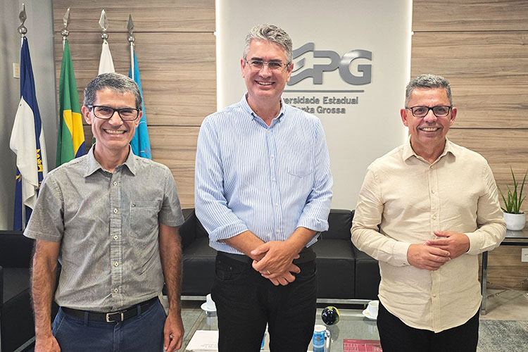 Sessão solene celebra parcerias entre Câmara Municipal e UEPG