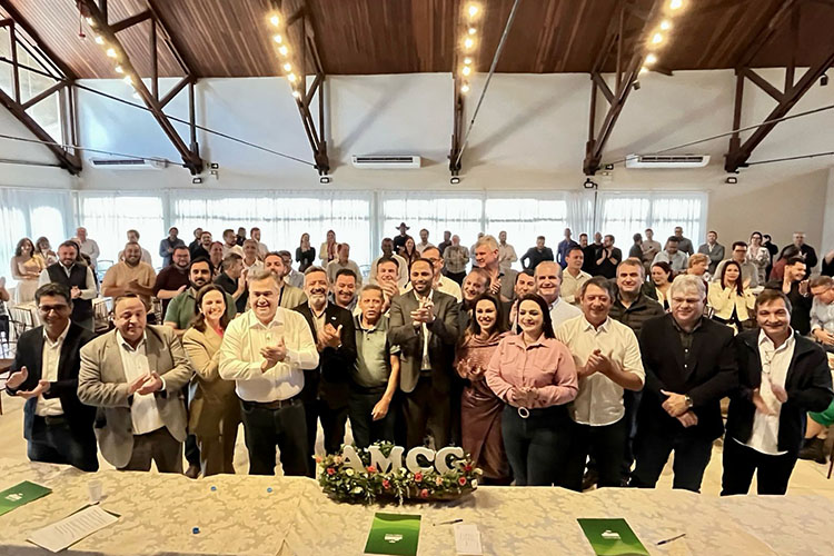 Prefeitos da AMCG recebem secretários de Estado e debatem projetos para os Campos Gerais