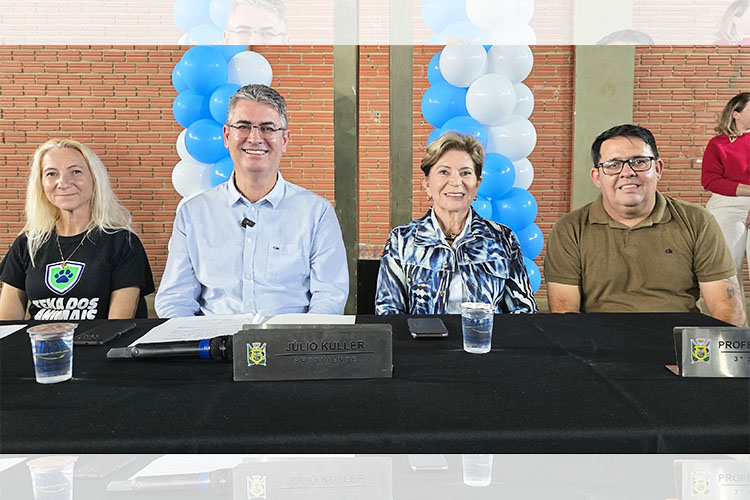 Câmara nos Bairros reúne prefeita, vereadores e a população no Santa Maria