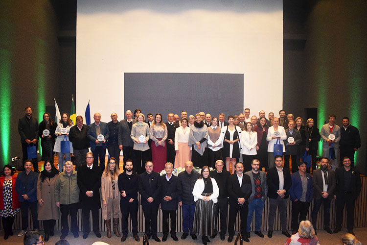 ACIPG celebra 103 anos com premiação de destaques do empresariado local