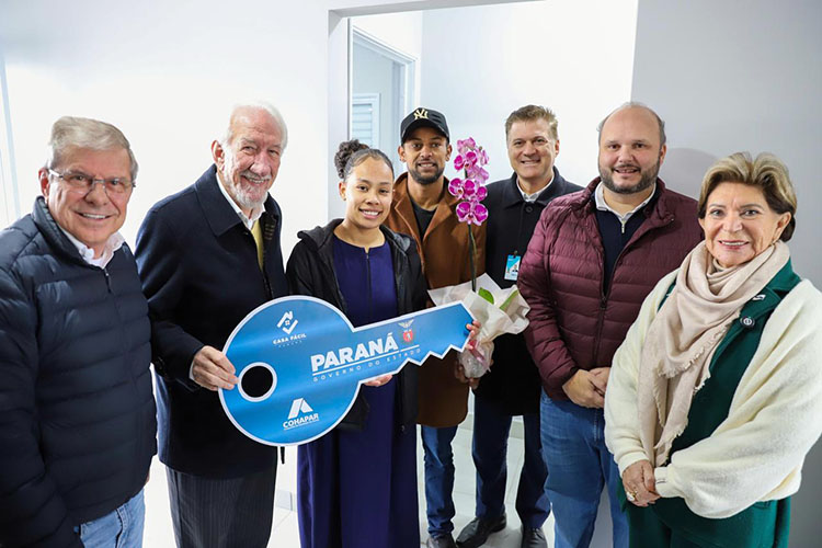 Elizabeth e Darci Piana entregam 293 casas em Uvaranas