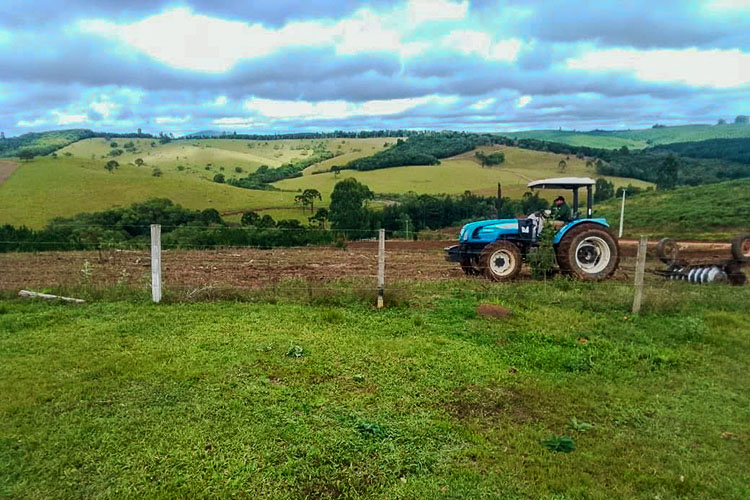 Novo programa apoia pequenos produtores rurais com maquinários e serviços em Jaguariaíva