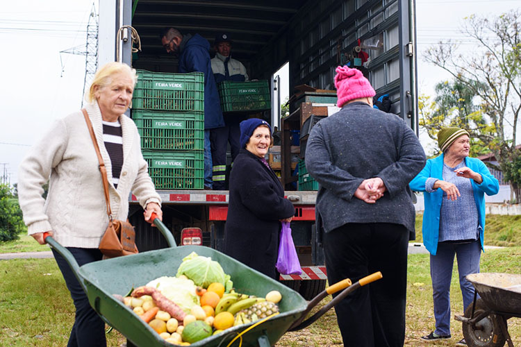 Apoio da Prefeitura de PG impulsiona participação da agricultura familiar no programa Feira Verde