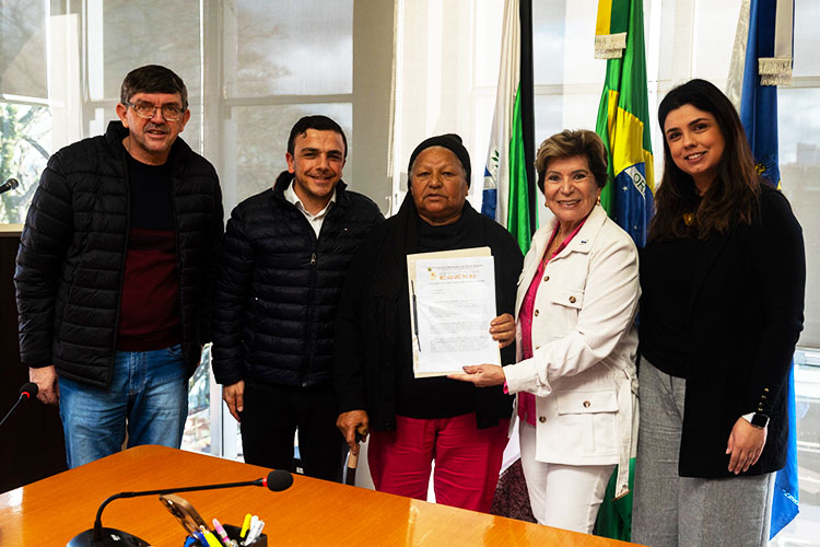 Prefeitura de PG regulariza imóveis por meio do Programa Papel Legal