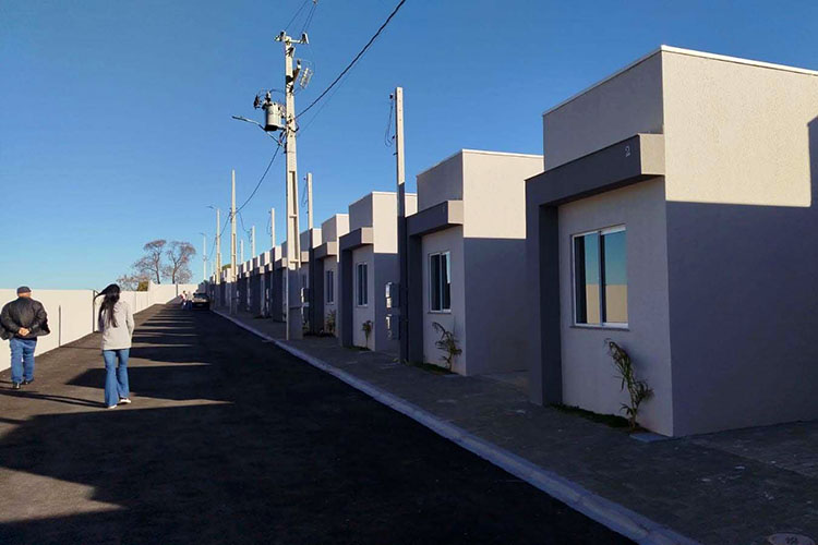 Em Ponta Grossa, mais 20 famílias conquistam a moradia própria com o Casa Fácil Paraná