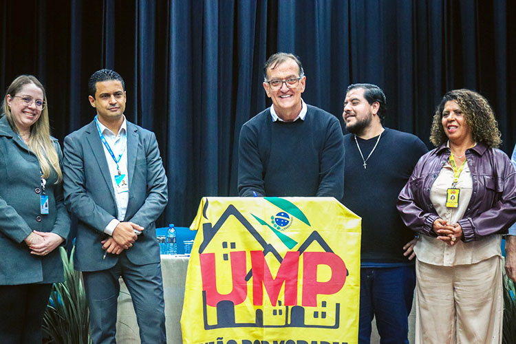 Assinatura de contrato garante construção de 50 casas populares em Tibagi