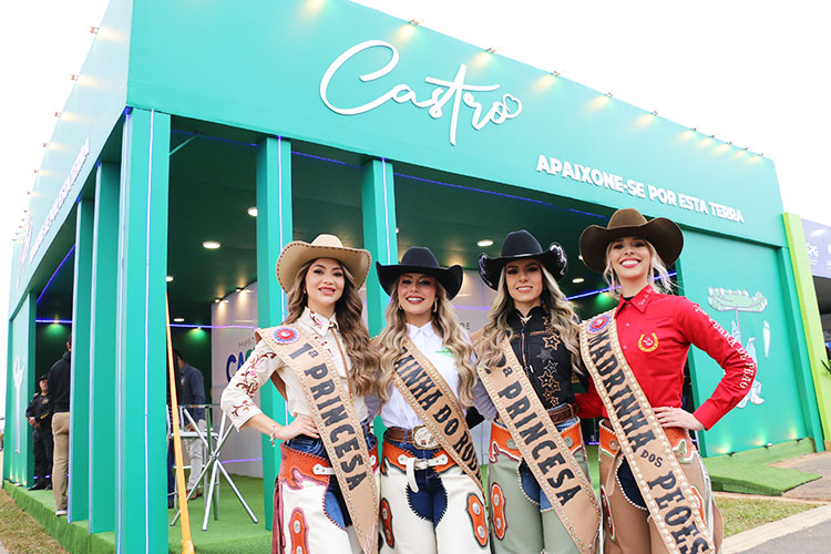 Estande da Prefeitura de Castro no Agroleite oferece experiência com tour virtual em 360°