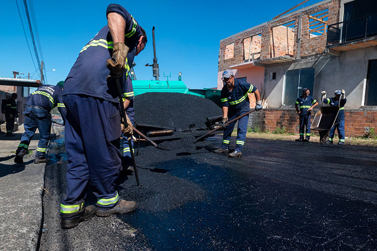 Prefeitura de PG aplica asfalto novo em ruas do Nossa Senhora da Graças