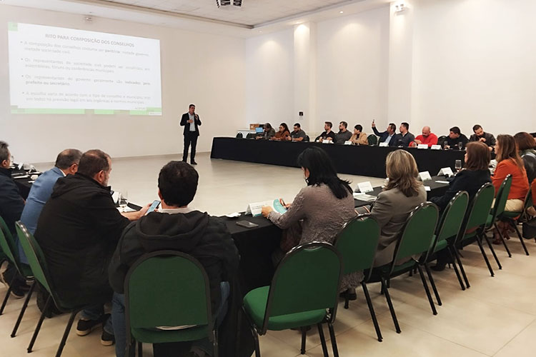 ACIPG recebe Julio Küller para discutir conselhos municipais