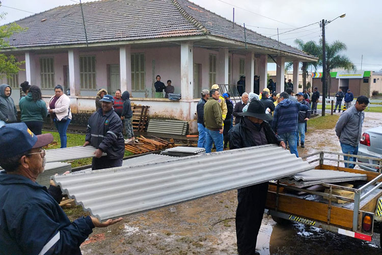 Mais de 600 imóveis foram danificados por forte chuva de granizo em Castro