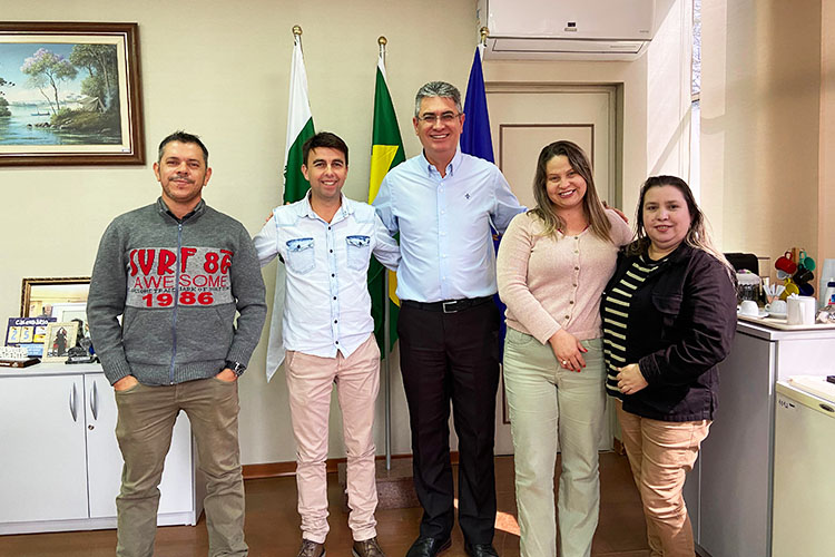 Julio Küller recebe comitiva de Imbaú para fortalecimento institucional