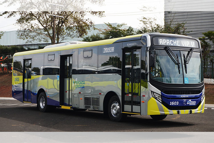 Prefeitura de PG vistoria novos ônibus do transporte coletivo