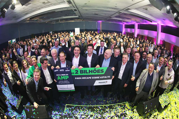 Ratinho Junior anuncia R$ 2 bilhões em recape asfáltico para cidades com até 100 mil habitantes