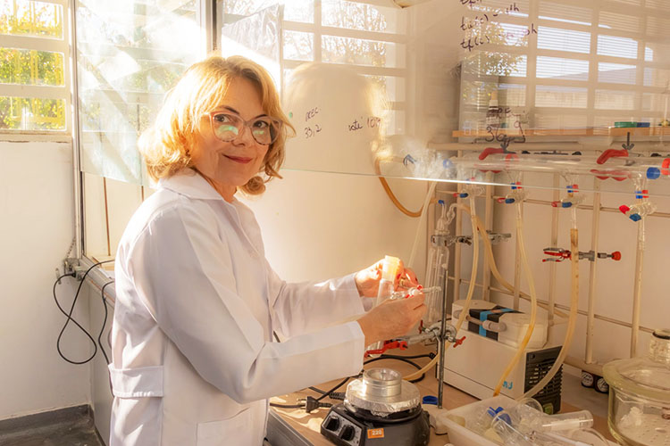 UEPG se destaca em pesquisa e parcerias internacionais no novo relatório da THE