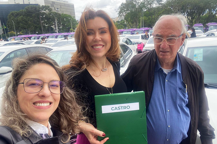 Castro recebe novo carro do Estado para fortalecer políticas públicas para mulheres