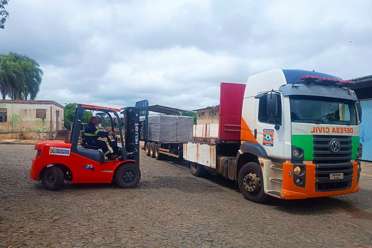 Com envio das primeiras 2.600 telhas, Estado amplia apoio a Ponta Grossa após granizo