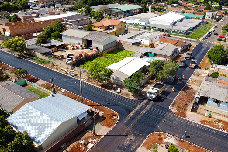 Ruas da Vila Borato em PG recebem pavimentação