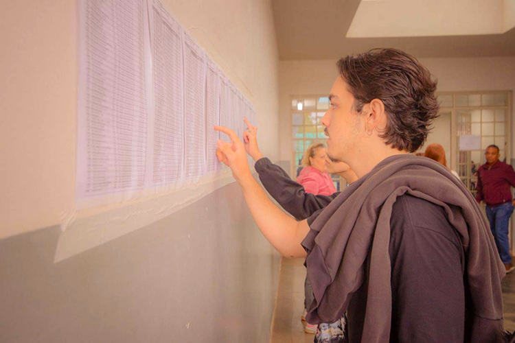 UEPG realiza provas do vestibular em quatro cidades no domingo