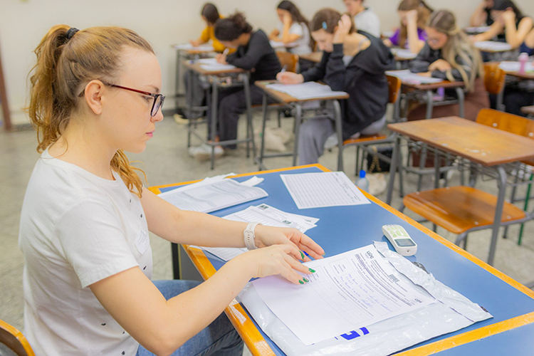 Vestibular 2025 da UEPG reúne mais de 7 mil candidatos em quatro cidades do Paraná