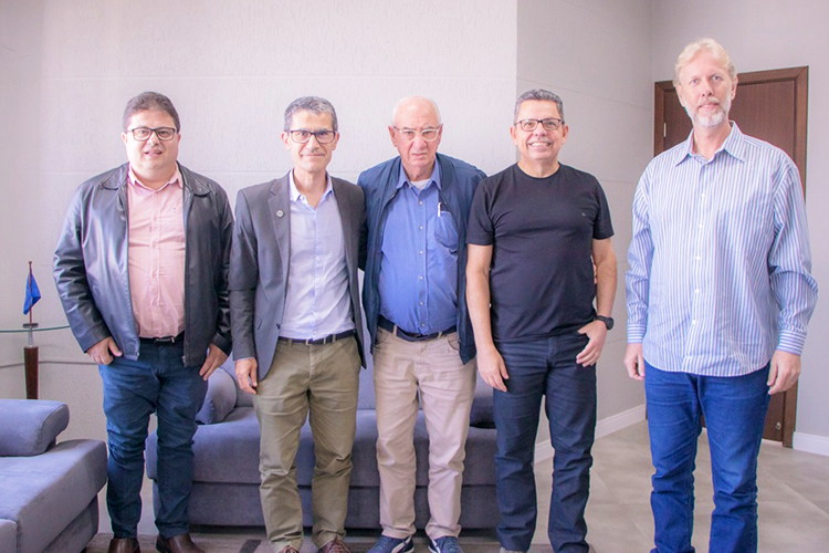 Castro articula instalação de cursos universitários no Município