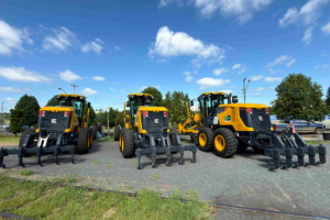 Com investimento de R$ 3,8 milhões, Castro compra três novas patrolas para manutenção de estradas rurais